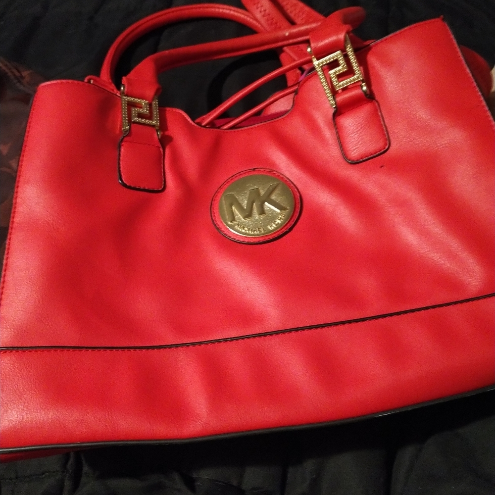 Michael kors pocket book